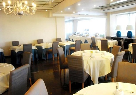 Италия из Москвы  Club House Marina Centro 4*